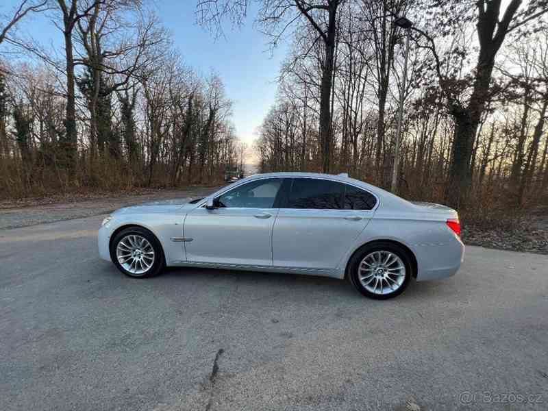 BMW 740d - foto 12