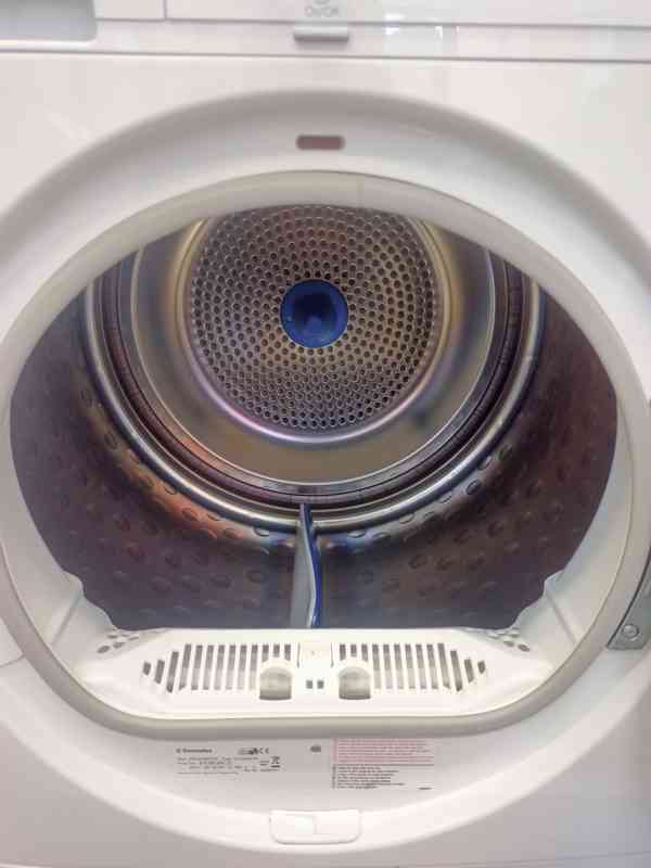 Sušička prádla s tepelným čerpadlem Electrolux - foto 4