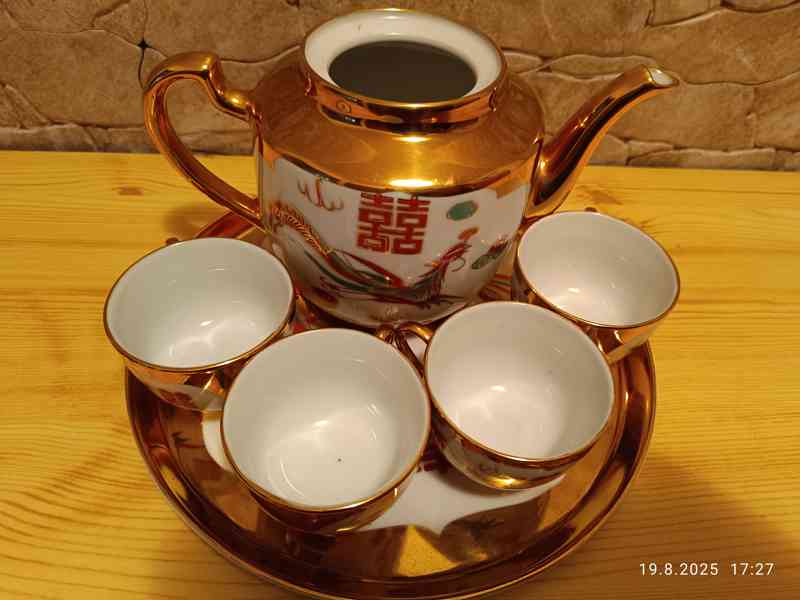 Prodám Porcelán.čaj.set s čínskými motivy a zlatými detaily - foto 2