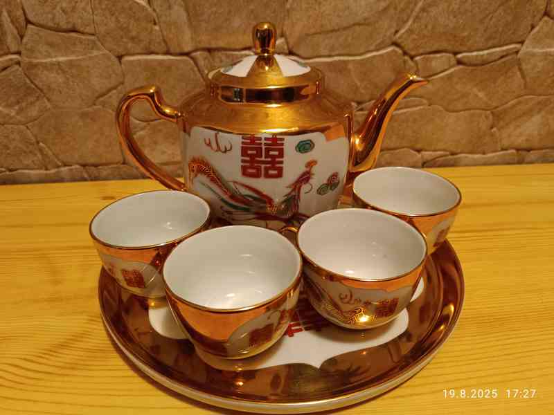 Prodám Porcelán.čaj.set s čínskými motivy a zlatými detaily - foto 3