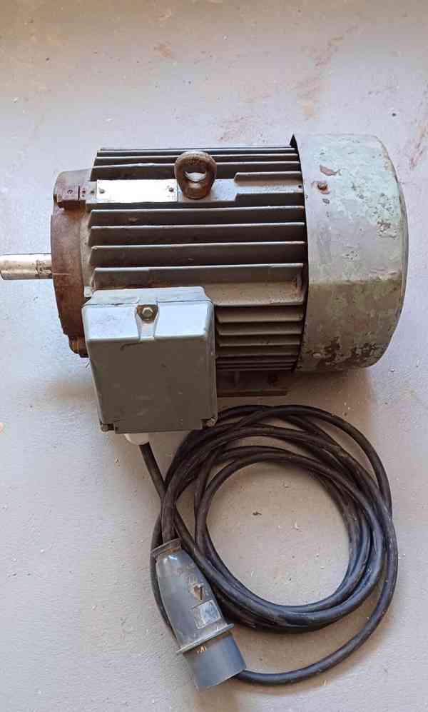 Elektromotor 5,5 Kw 2900 Ot 4AP112M2 prodám vč kabelu cca 5m - foto 3