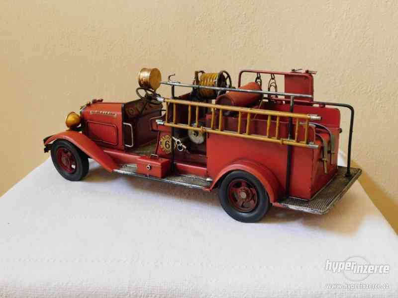 Velký kovový model auta 45 cm - hasiči - foto 2