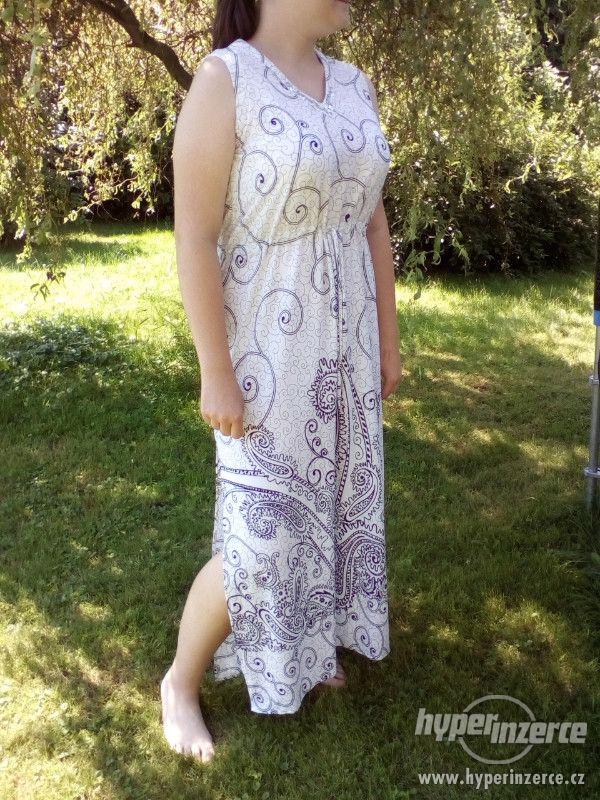Nové hedvábné bíločerné šaty - foto 1