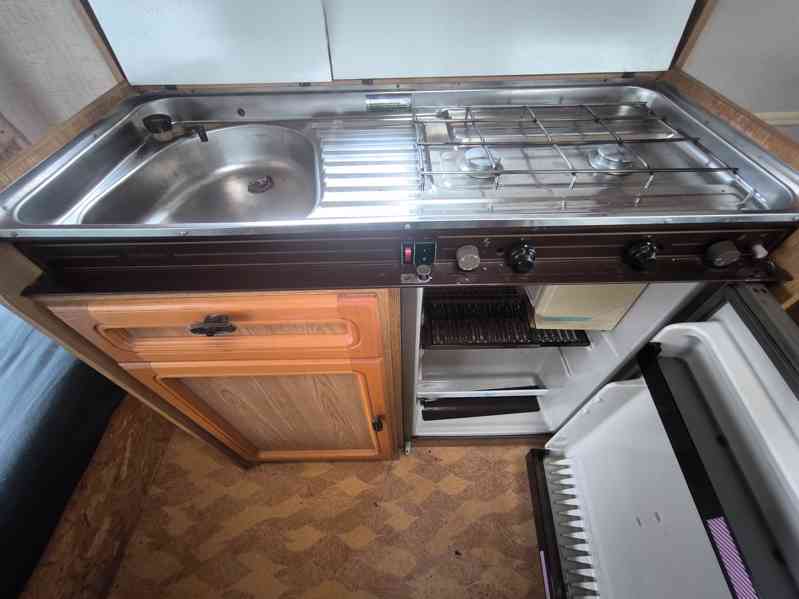 Pěkný a čistý Burstner 500 na pevné stání. Odvoz možný. - foto 9