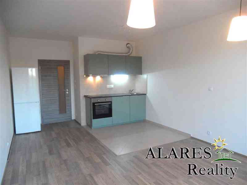 Novostavba 1+kk 31m2, balkon, ul.Kadečkové, Praha 18 Letňany - foto 1