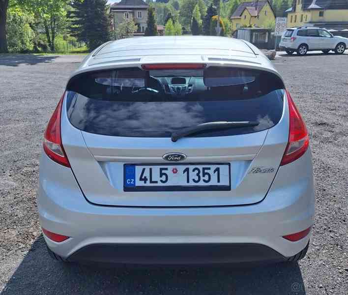 Ford Fiesta 1,2 1242 cm, 60 kw, 2012 benzín - foto 17