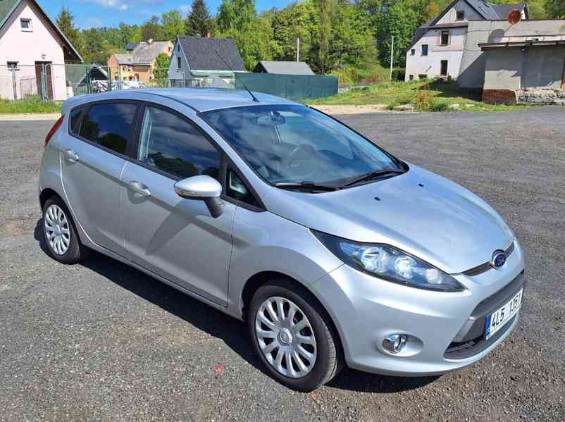 Ford Fiesta 1,2 1242 cm, 60 kw, 2012 benzín - foto 2