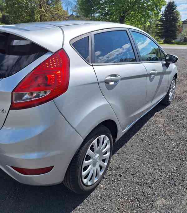 Ford Fiesta 1,2 1242 cm, 60 kw, 2012 benzín - foto 16
