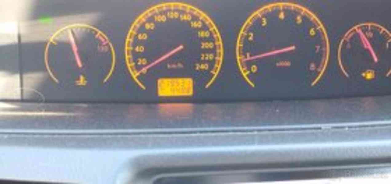 Nissan primera combi 2.0 LPG - foto 6