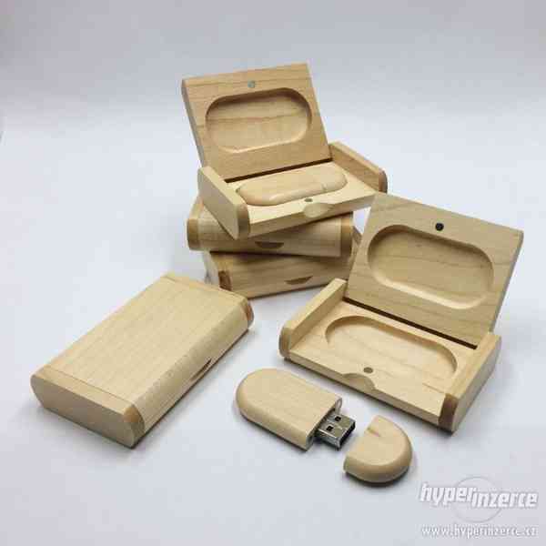 Dřevěný USB flashdisk 16Gb s gravírováním - foto 1