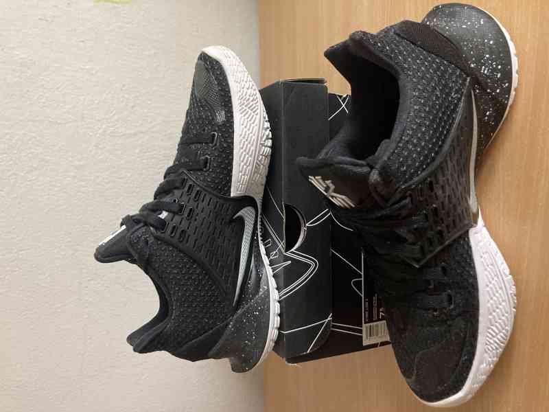 Basketbalové boty Nike Kyrie 2 Low - foto 4