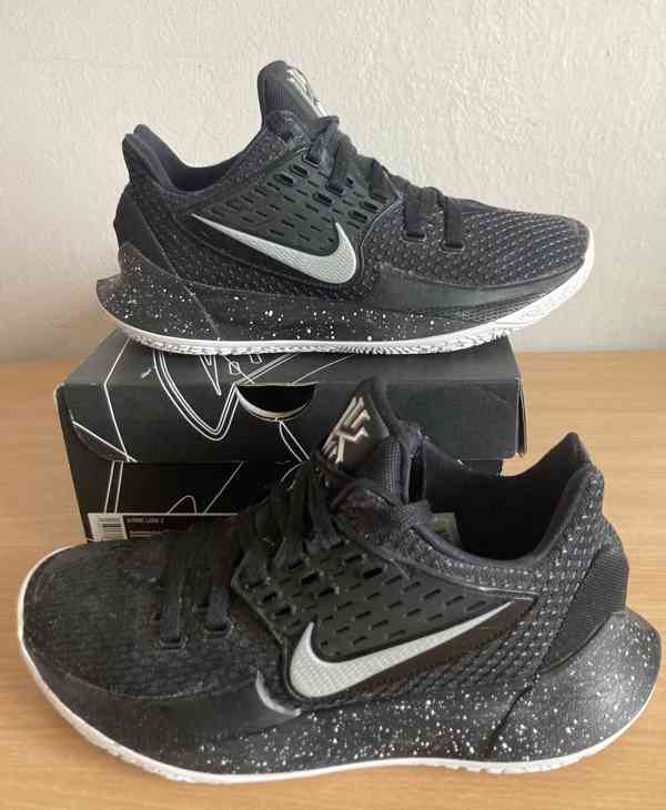 Basketbalové boty Nike Kyrie 2 Low - foto 1