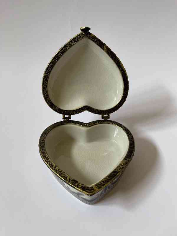 Porcelánová dóza ve tvaru srdce - foto 4