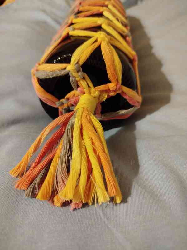 drhaná taška na lahev macramé vícebarevná - foto 3