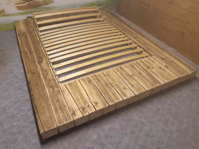 Nová, manželská masívní postel z trámů 150 x 130 mm. - foto 3