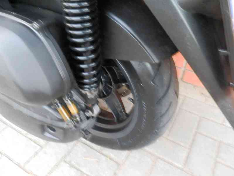 Yamaha X-Max 125 - foto 18