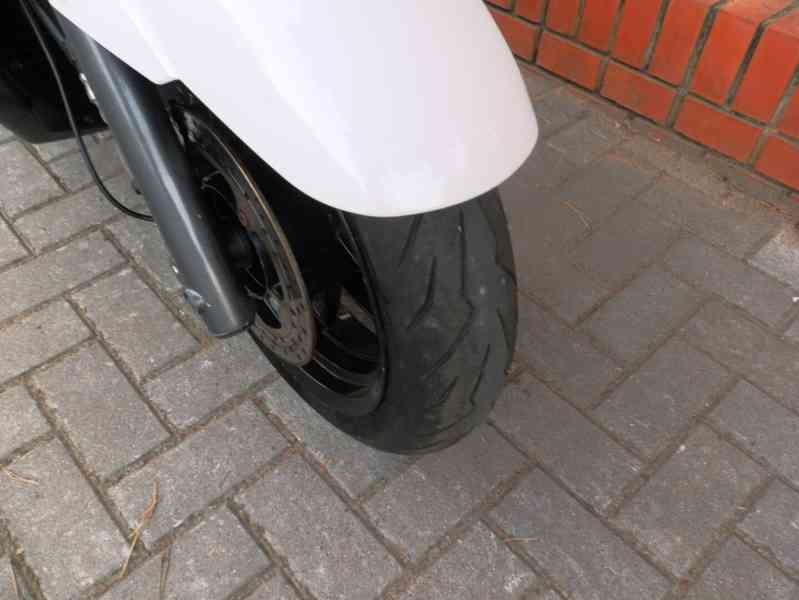 Yamaha X-Max 125 - foto 8