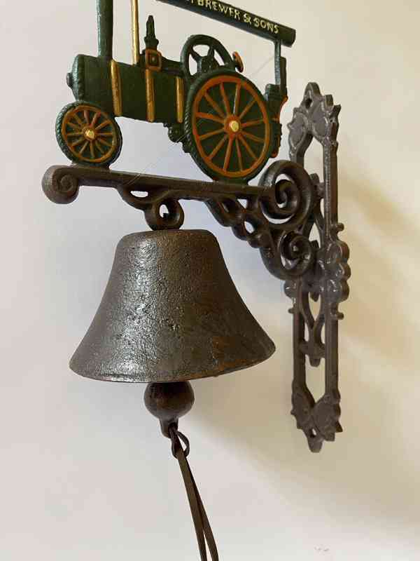 Litinový zvon na ozdobné kov. konzoli -parní válec - foto 2