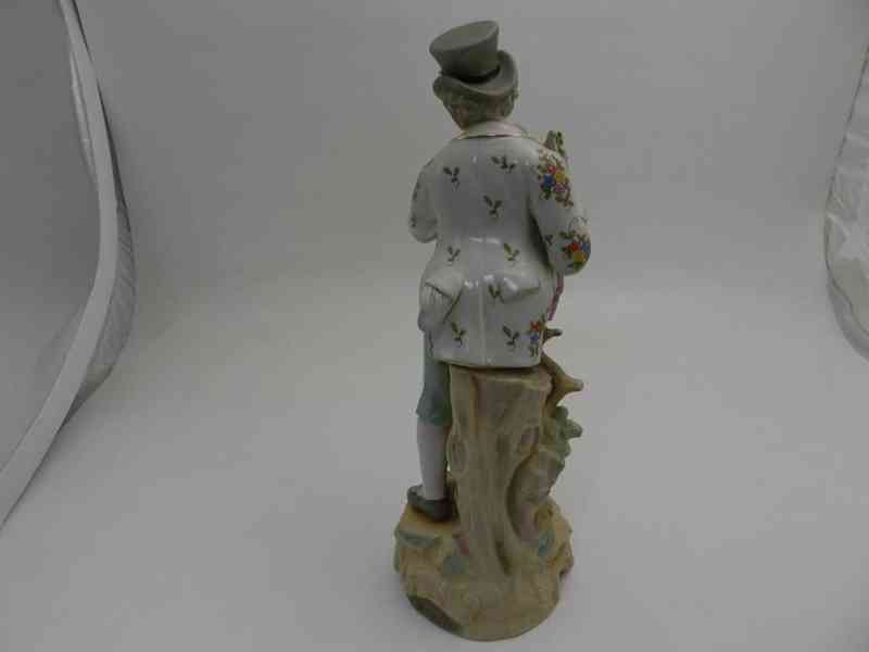 Hezká větší malovaná porcelánová soška Kavalír Značeno - foto 4