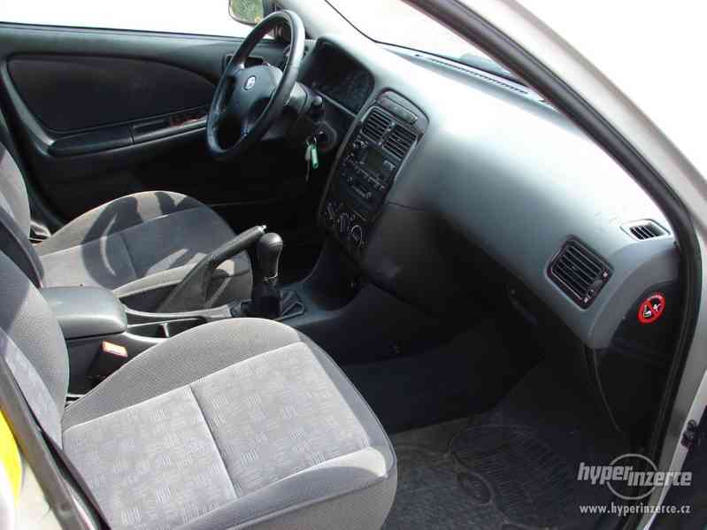 Toyota Avensis combi 1.6 VVTi 81 KW r.v.2001 - foto 16