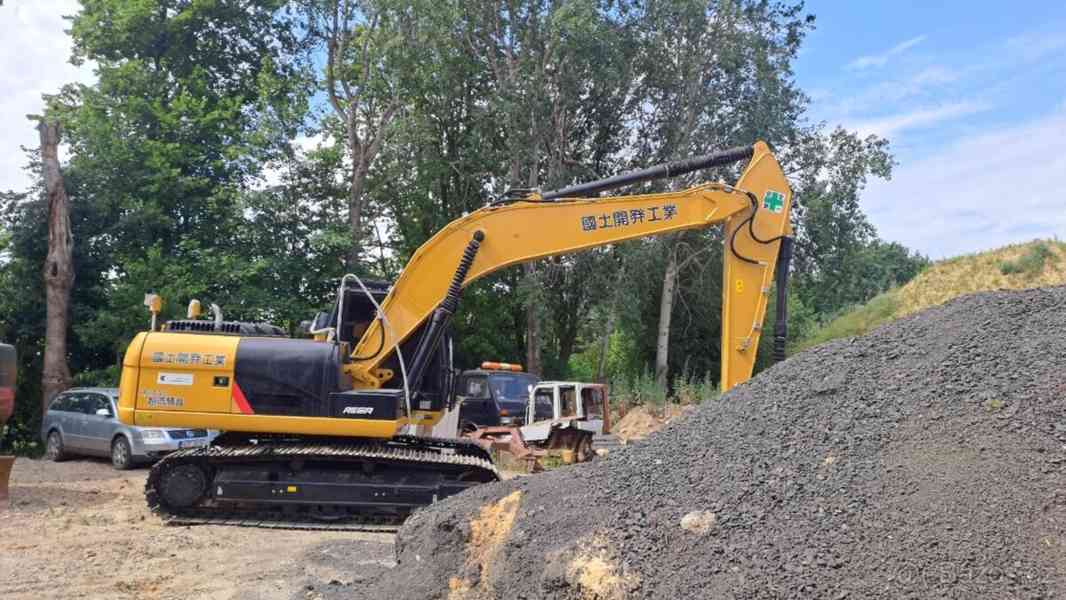 PRODÁM BAGR CATERPILLAR 320D2L - foto 1