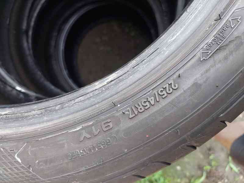 4x Pneu Good Year 225/45 R17 5,5-6mm DOT 20 a 21 - foto 3