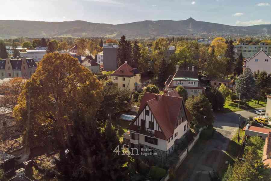 Stylová vila se stavebním pozemkem - foto 26