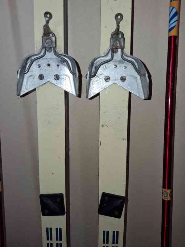 Starší běžecké lyže Crystal Artis 667 + hole, Československo - foto 2