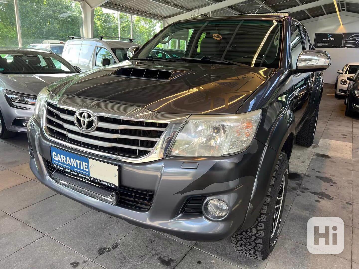 Toyota Hilux 2,5 D4D Extra Cab Life 4x4 106kw - foto 1