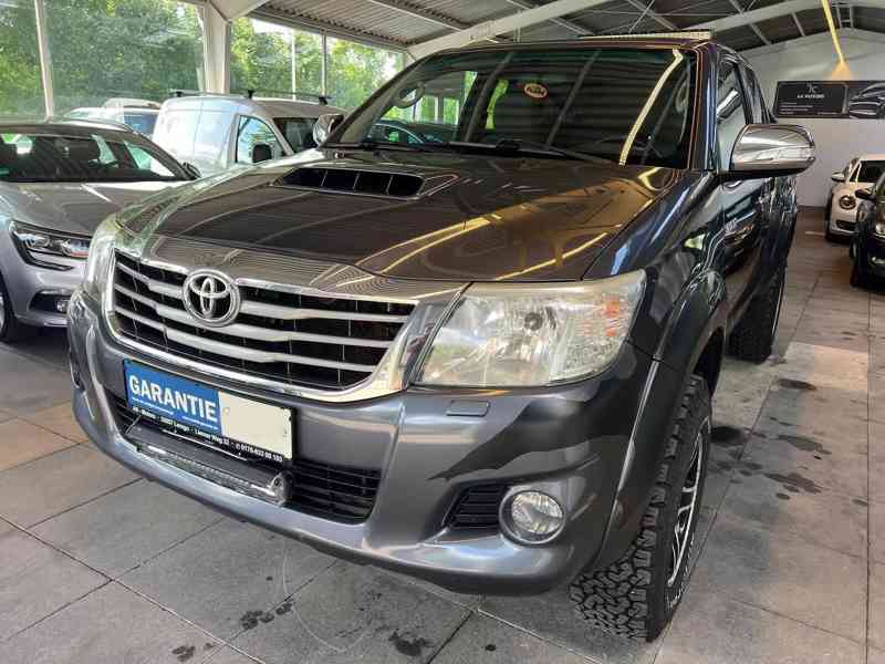 Toyota Hilux 2,5 D4D Extra Cab Life 4x4 106kw - foto 1