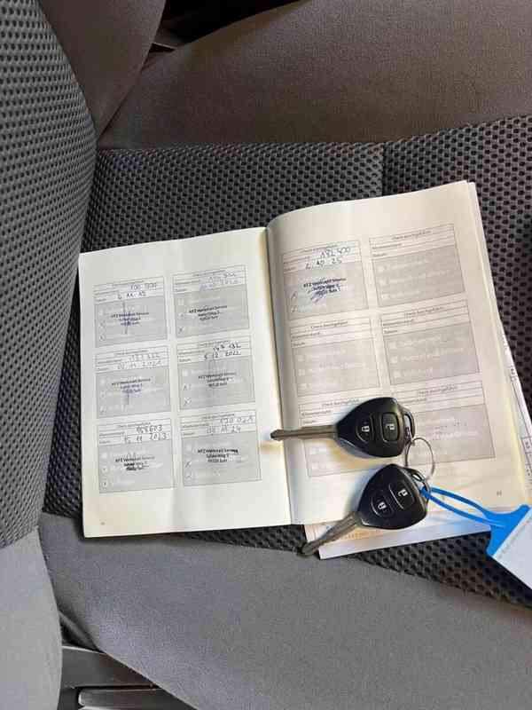 Toyota Hilux 2,5 D4D Extra Cab Life 4x4 106kw - foto 9