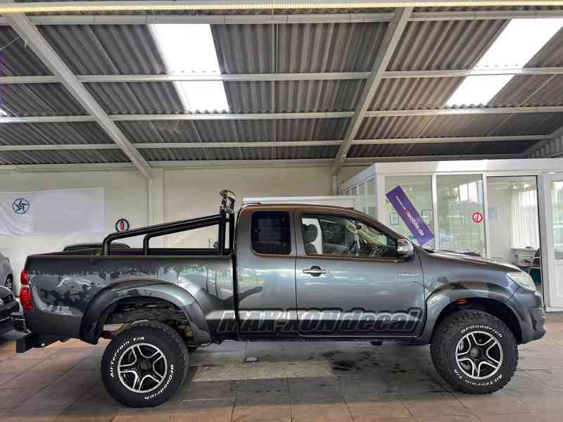 Toyota Hilux 2,5 D4D Extra Cab Life 4x4 106kw - foto 3
