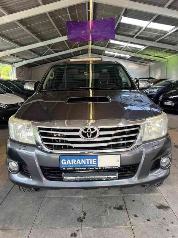 Toyota Hilux 2,5 D4D Extra Cab Life 4x4 106kw - foto 8