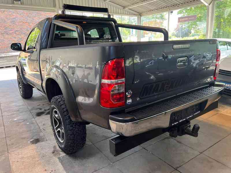 Toyota Hilux 2,5 D4D Extra Cab Life 4x4 106kw - foto 2