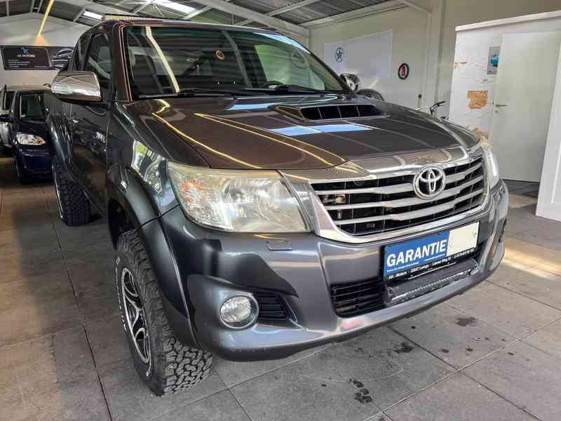 Toyota Hilux 2,5 D4D Extra Cab Life 4x4 106kw - foto 6