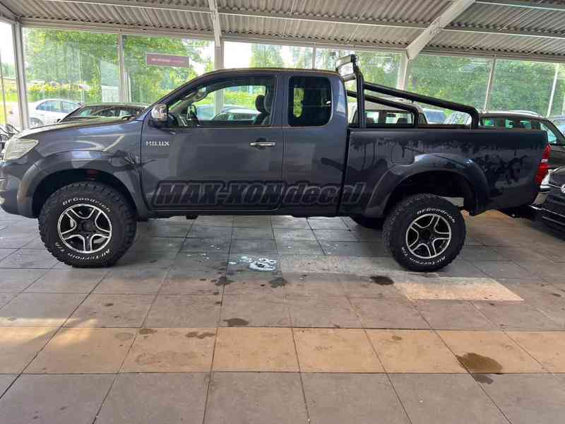 Toyota Hilux 2,5 D4D Extra Cab Life 4x4 106kw - foto 14