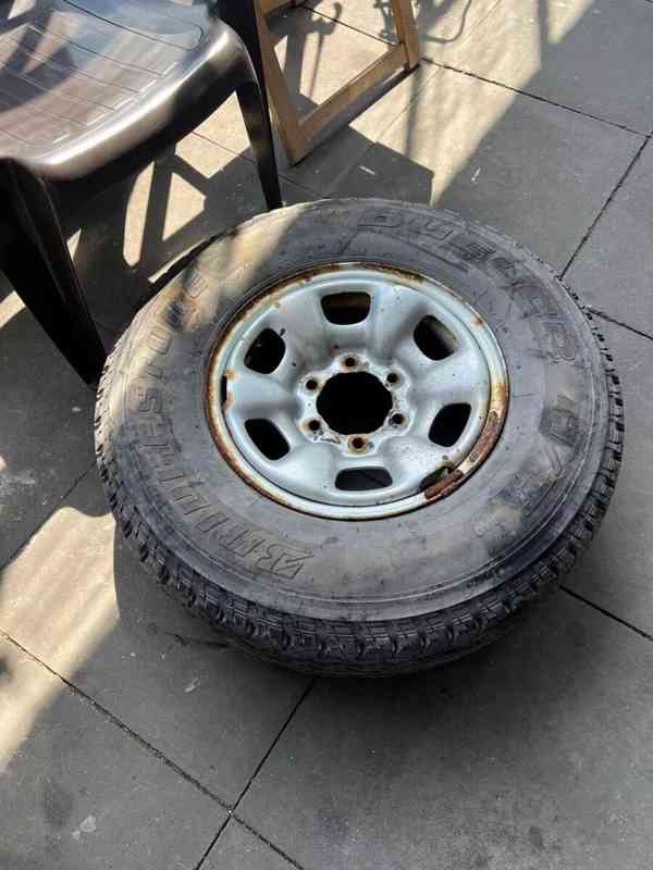 Toyota Hilux 2,5 D4D Extra Cab Life 4x4 106kw - foto 5