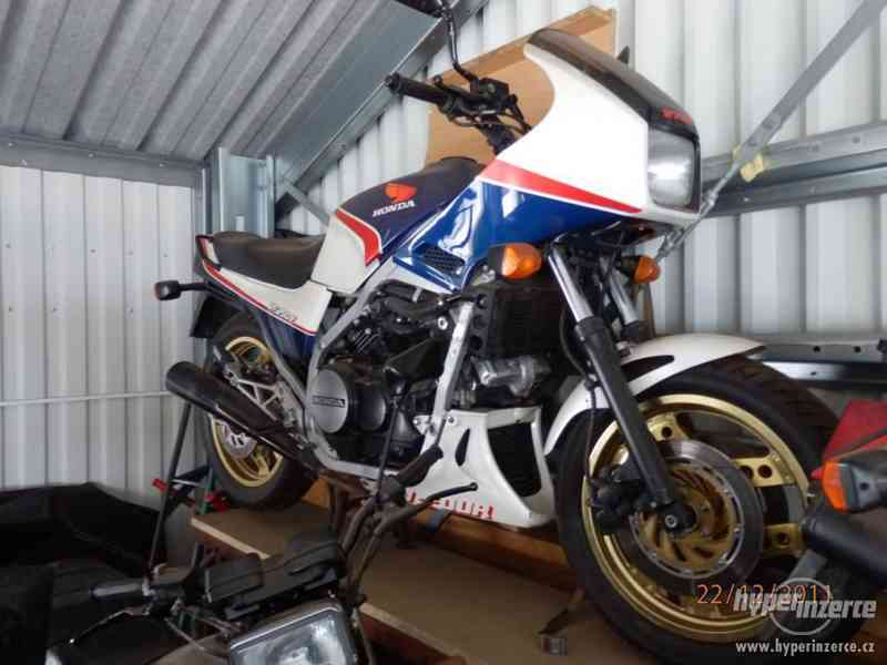 HONDA VF750 F - foto 1