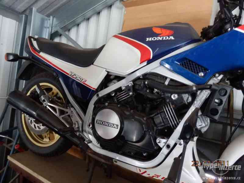HONDA VF750 F - foto 2