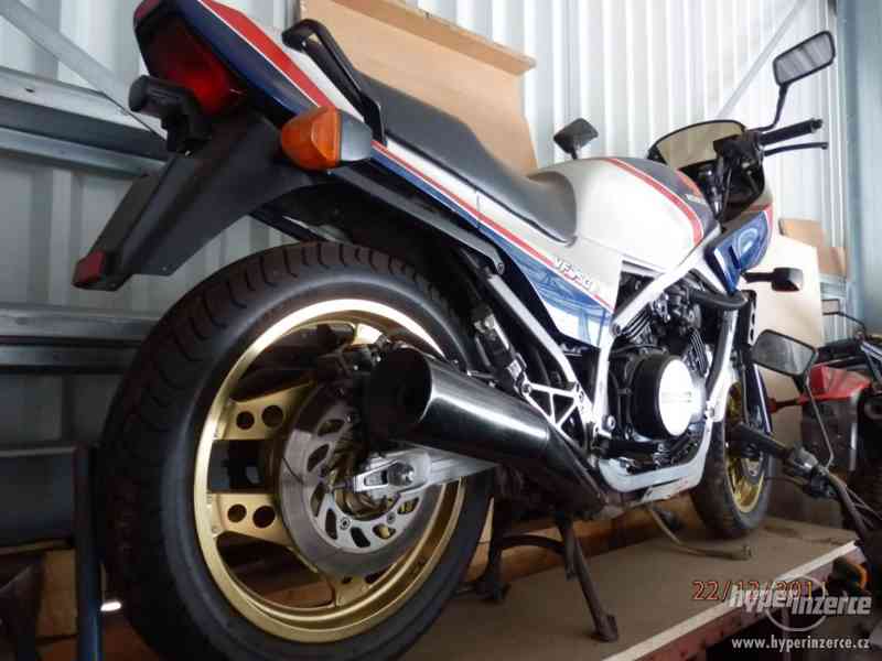 HONDA VF750 F - foto 3