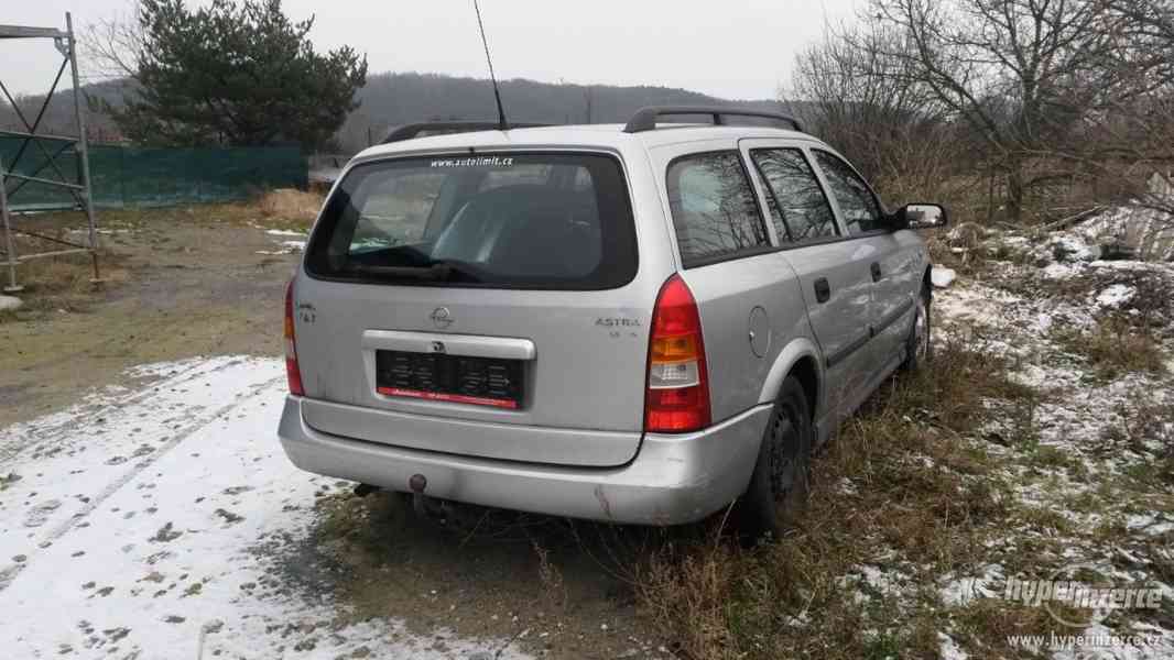 Opel astra caravan 1,6 benzín - foto 3