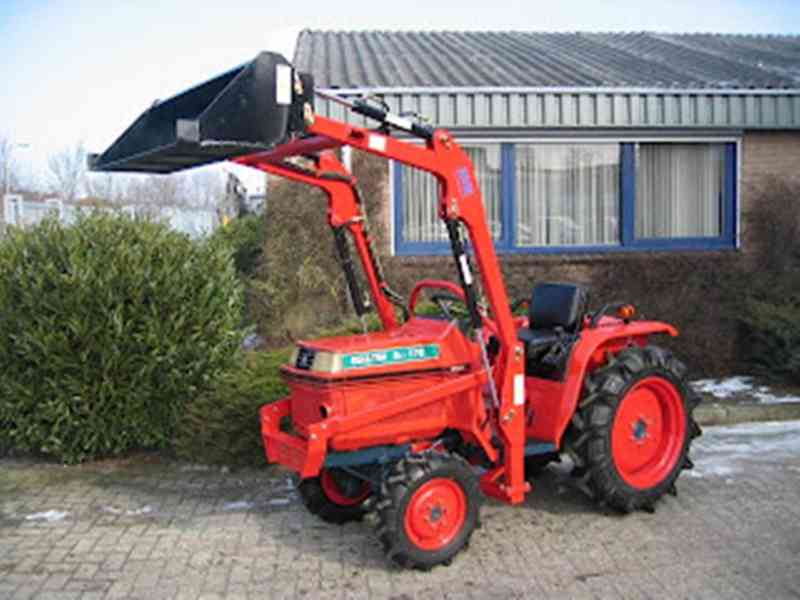 Traktor Kubota B1-17 s čelním nakladačem - foto 2