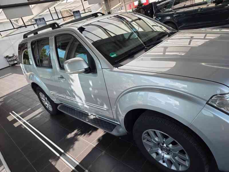 Nissan Pathfinder2.5 dCi LE AUT. 140kw - foto 10