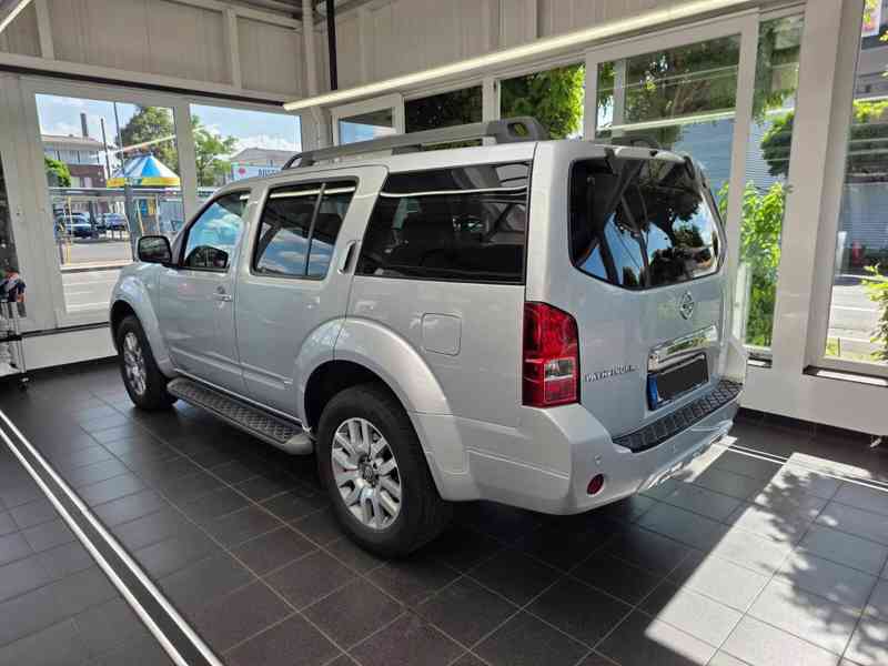 Nissan Pathfinder2.5 dCi LE AUT. 140kw - foto 11