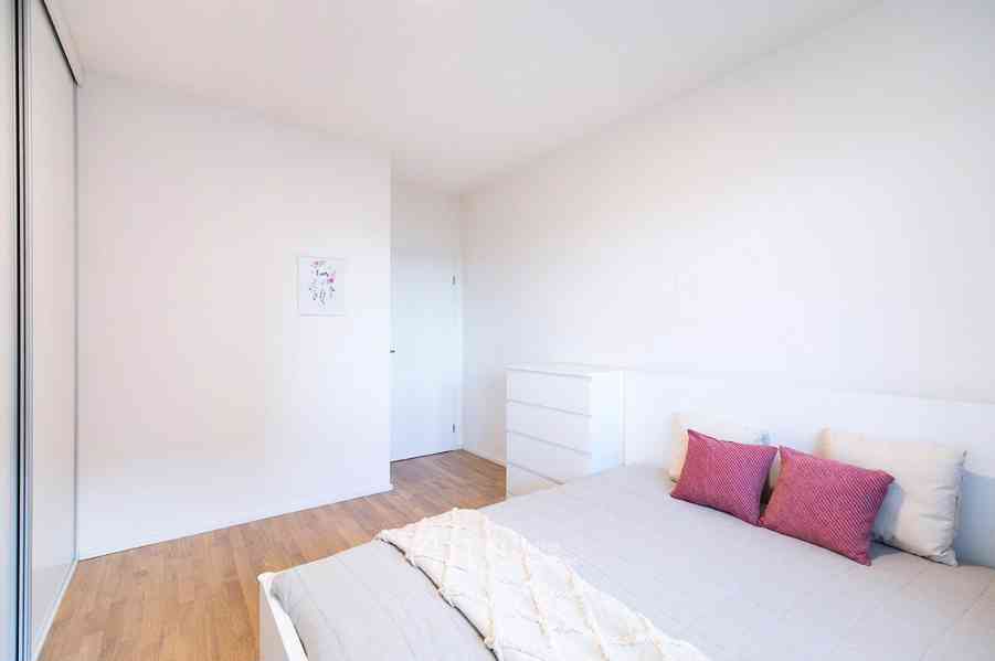 Prodej bytu 2+kk s balkonem, garážovým stáním a sklepem, 48 m2 - Praha - Hloubětín - foto 8