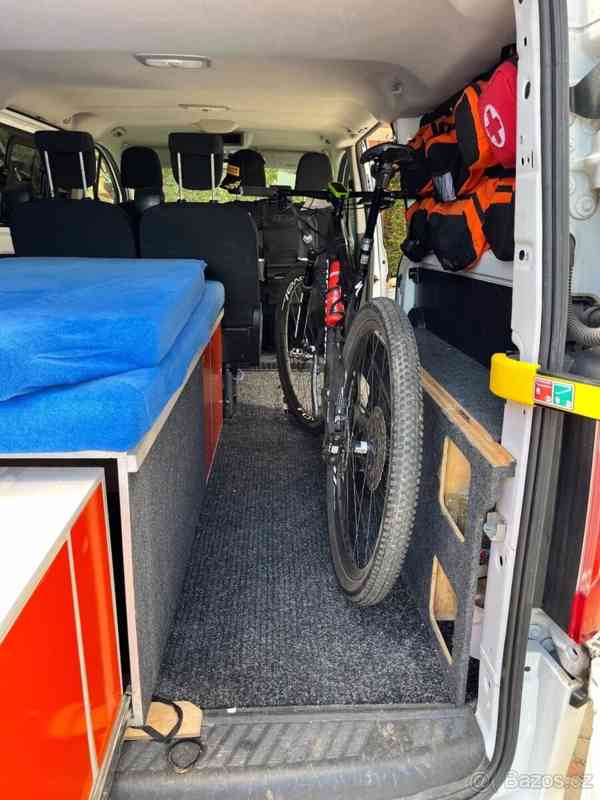 Ford Transit custom 2018 L2H1 125 kw 6 míst - foto 9