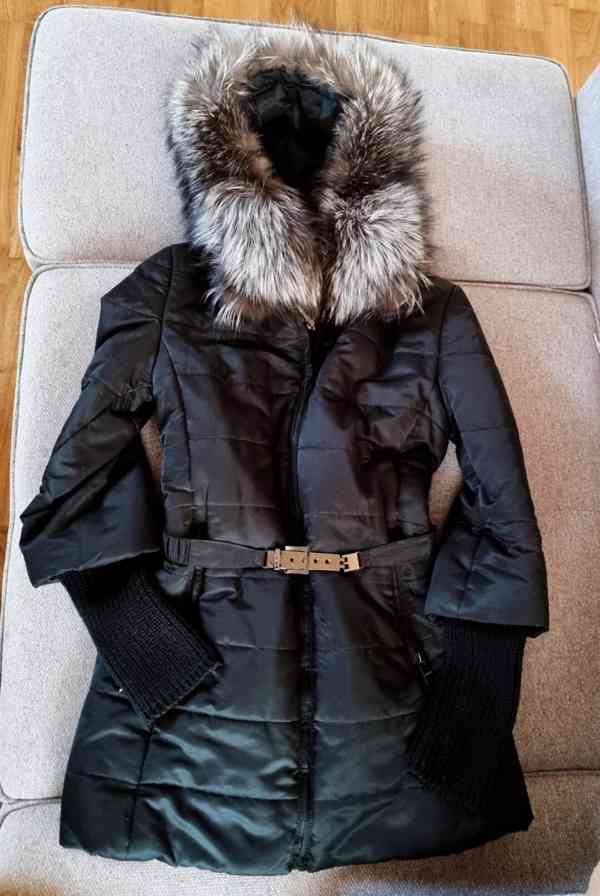 Kara dámský kabát s pravou kožešinou 