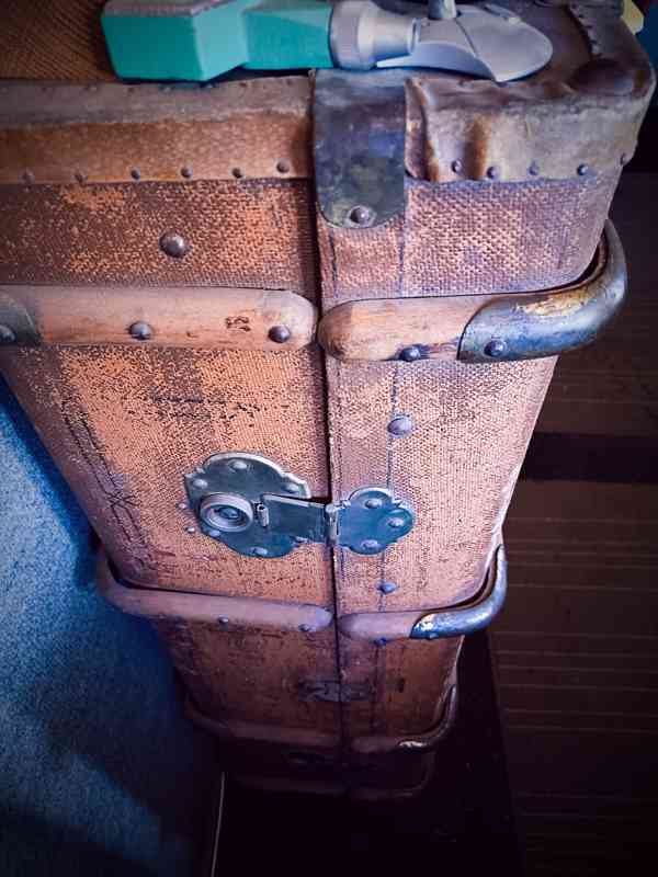 Starožitný cestovní kufr  - foto 3