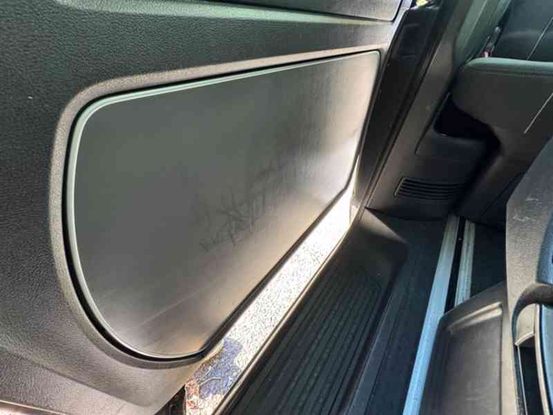 VW Multivan T5.1, 2.0 TDI, 103 kW, 2014, 248xxx km - foto 23