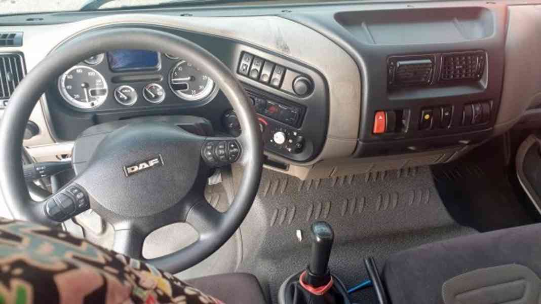 15t DAF valník 6.5m+HR Palfinger plachta shrnovačka bez bočn - foto 10